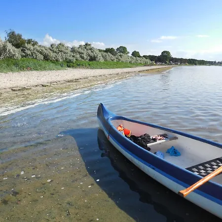 Werder -- Grosses Sonnendeck -- 150m I Sauna I Ekamin I Bis 8 Pers I Meerblick I By 