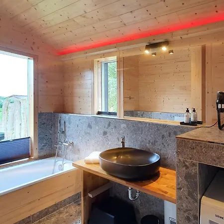 Werder -- Grosses Sonnendeck -- 150m I Sauna I Ekamin I Bis 8 Pers I Meerblick I By 