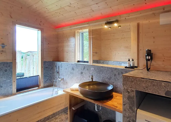 Werder -- Grosses Sonnendeck -- 150m I Sauna I Ekamin I Bis 8 Pers I Meerblick I By 